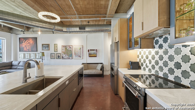 Image 7 of 38 For 222 Losoya St.  202