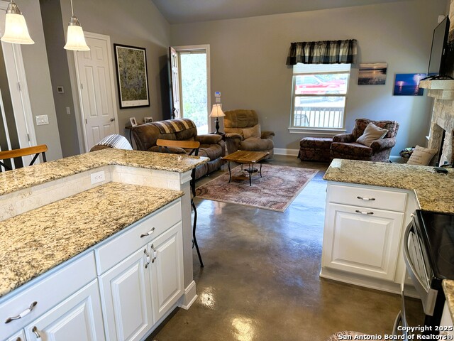 Listing photo id 8 for 186 Lakeview