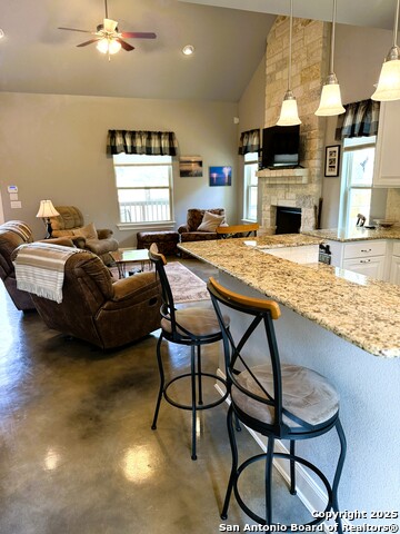 Listing photo id 5 for 186 Lakeview