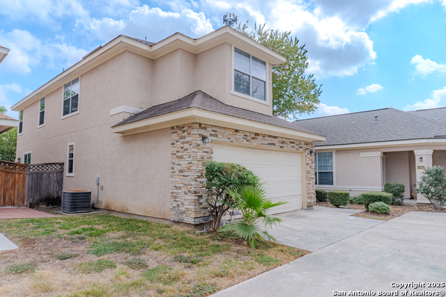 Listing photo id 0 for 10906 Toscana