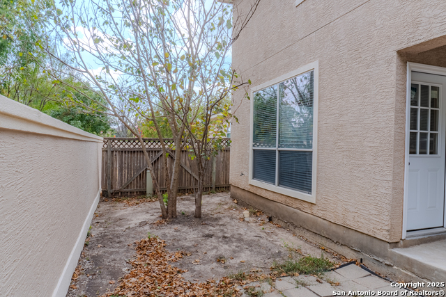 Listing photo id 35 for 10906 Toscana