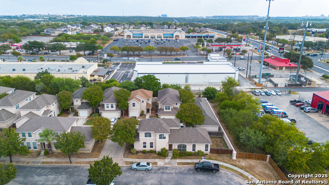 Listing photo id 2 for 10906 Toscana