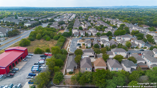 Listing photo id 3 for 10906 Toscana