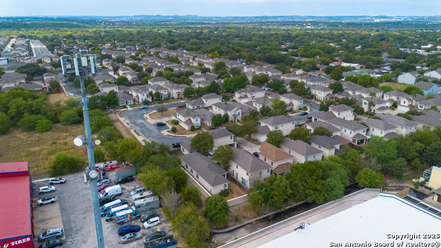 Listing photo id 4 for 10906 Toscana