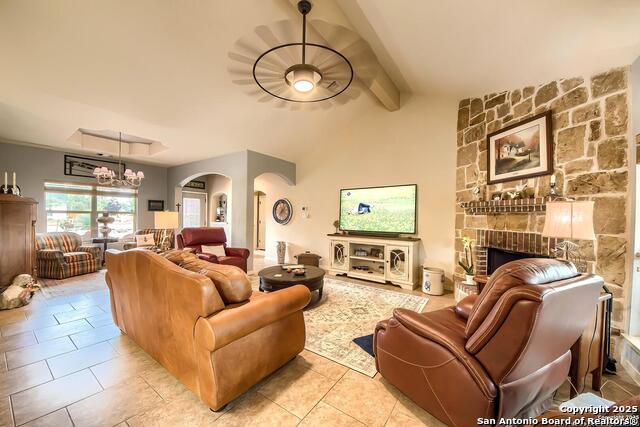 Listing photo id 8 for 639 Settlers Lane