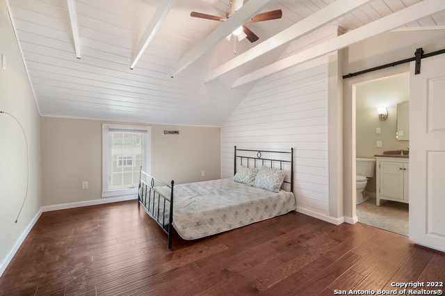 Listing photo id 8 for 227 Craig Pl E 3