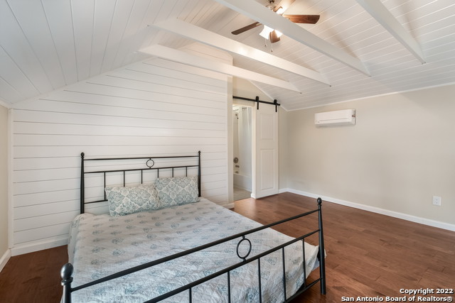 Listing photo id 9 for 227 Craig Pl E 3