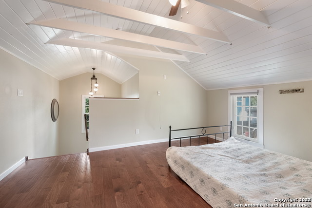 Listing photo id 10 for 227 Craig Pl E 3