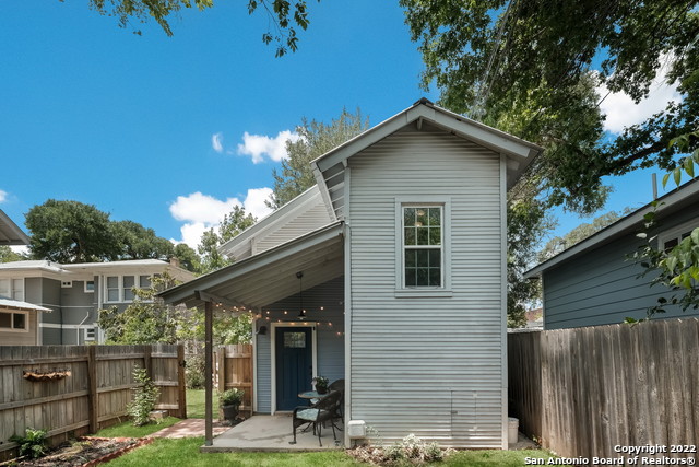 Listing photo id 16 for 227 Craig Pl E 3