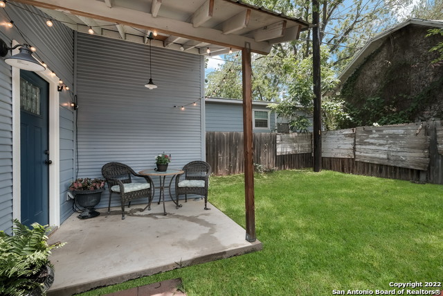 Listing photo id 0 for 227 Craig Pl E 3