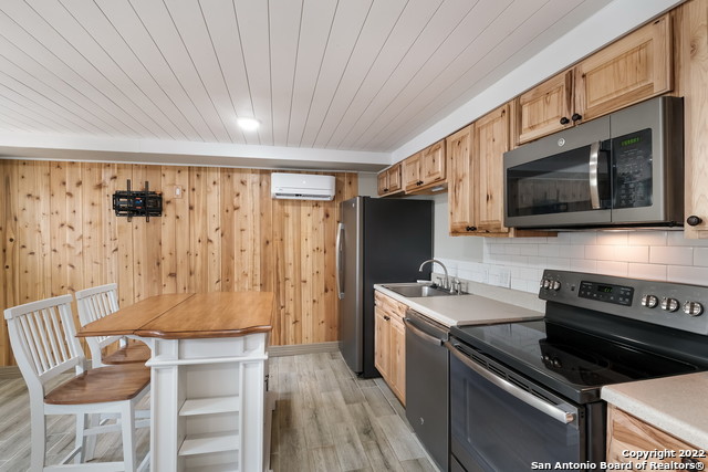 Listing photo id 5 for 227 Craig Pl E 3