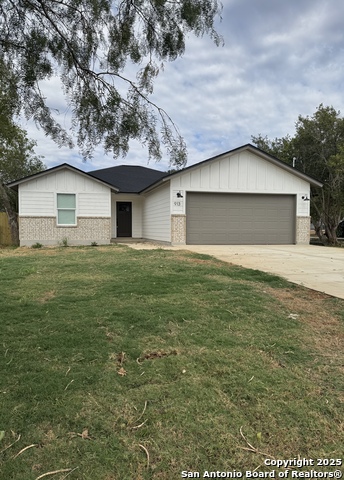 Details for 913 Olive St, Jourdanton, TX 78026