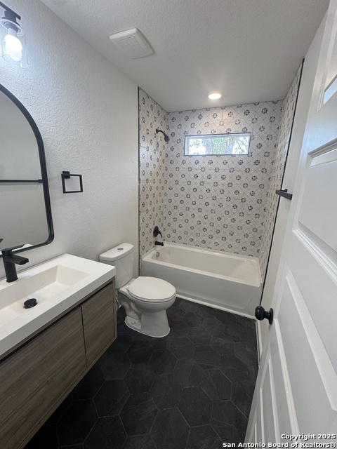 Image 12 of 24 For 913 Olive St