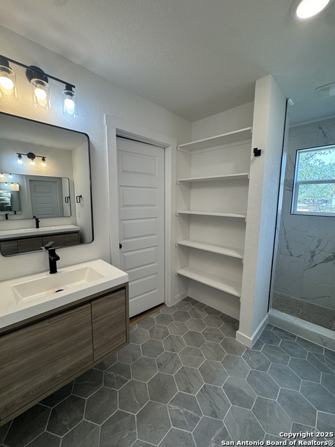 Image 19 of 24 For 913 Olive St