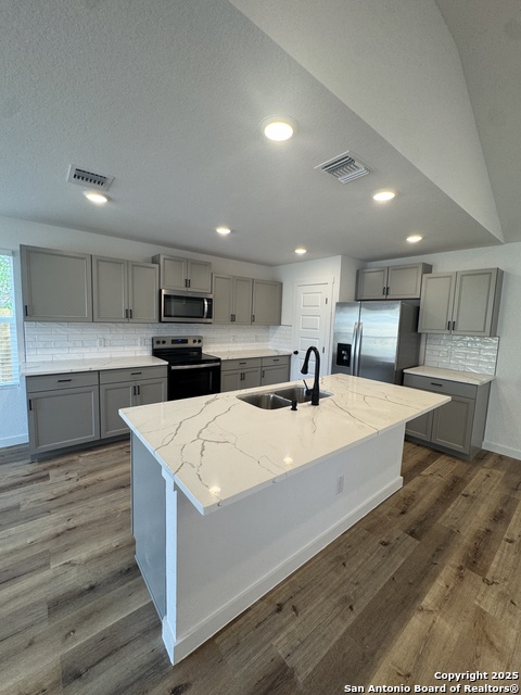 Image 6 of 24 For 913 Olive St