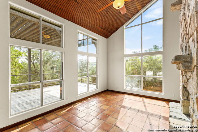 Listing photo id 11 for 1815 Lakeside