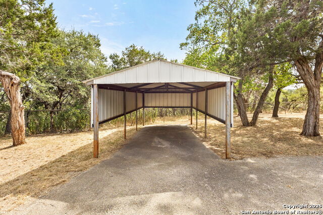 Listing photo id 29 for 1815 Lakeside