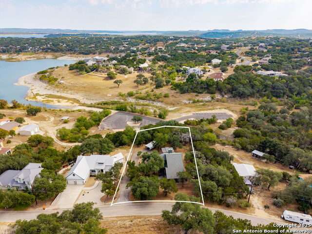 Listing photo id 31 for 1815 Lakeside