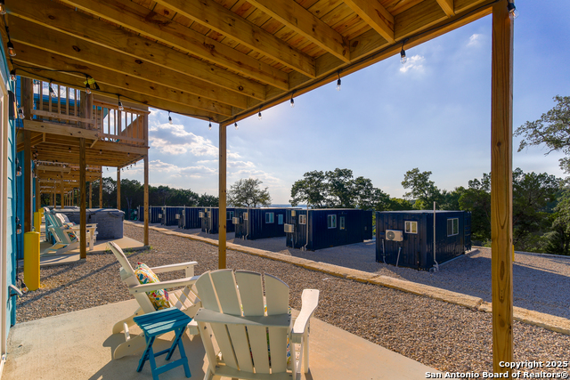 Listing photo id 8 for 420 Simon Crest