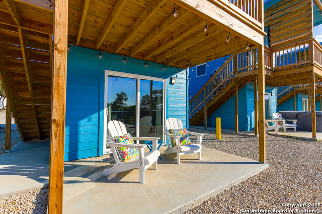 Listing photo id 9 for 420 Simon Crest