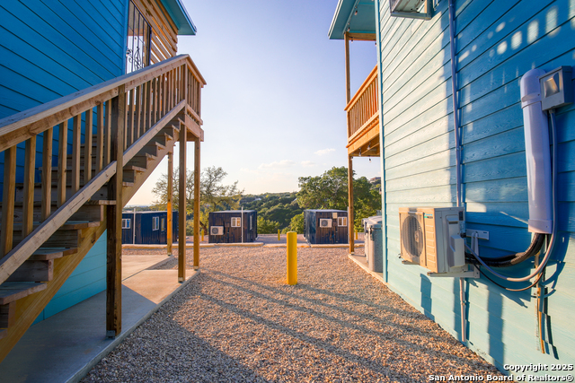 Listing photo id 16 for 420 Simon Crest