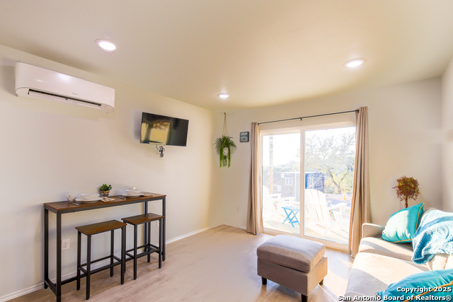 Listing photo id 17 for 420 Simon Crest