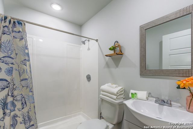 Listing photo id 19 for 420 Simon Crest