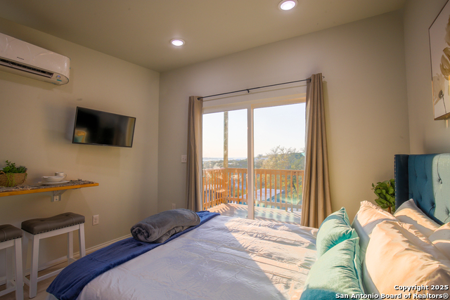 Listing photo id 20 for 420 Simon Crest