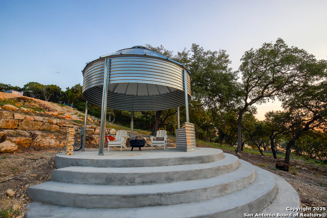 Listing photo id 22 for 420 Simon Crest