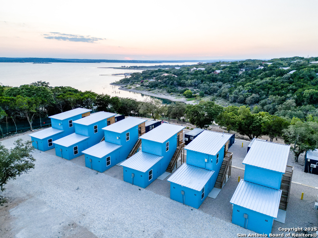 Listing photo id 4 for 420 Simon Crest