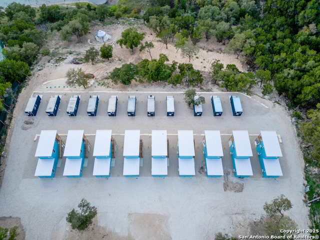 Listing photo id 5 for 420 Simon Crest