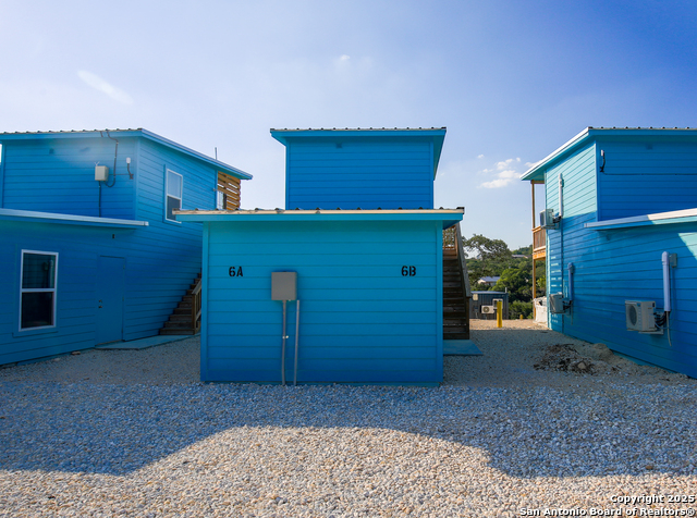 Listing photo id 6 for 420 Simon Crest