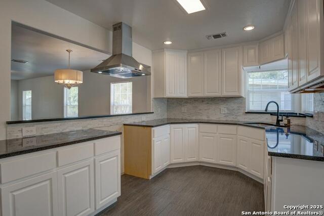 Image 12 of 31 For 313 Wildwood W