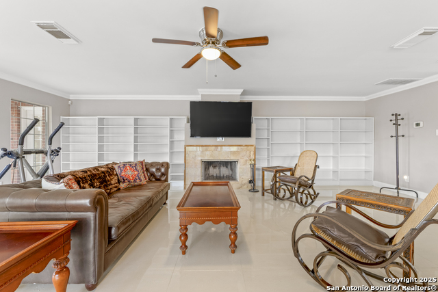 Image 17 of 74 For 800 Hop Tree