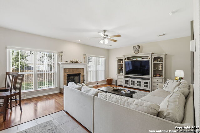 Image 13 of 38 For 3 Brentcove