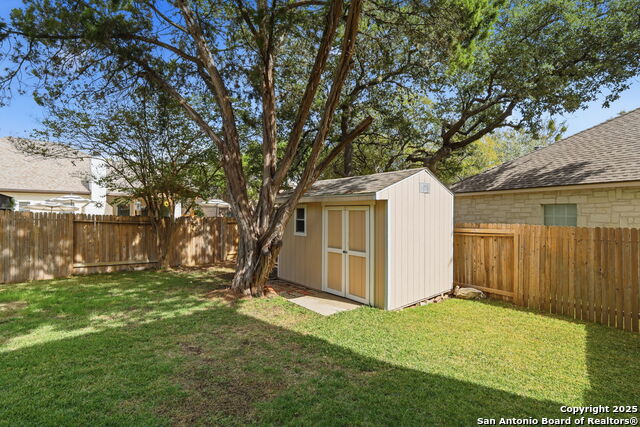 Image 32 of 38 For 3 Brentcove