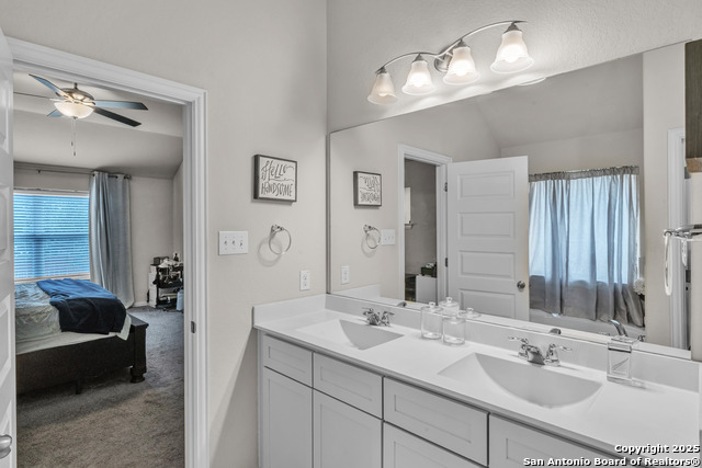 Listing photo id 10 for 13726 Quiet Fox