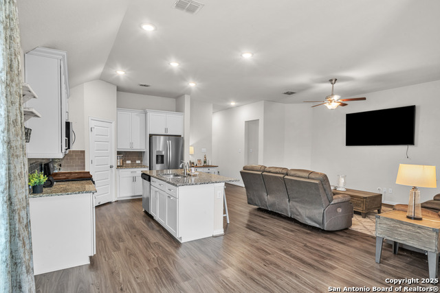 Listing photo id 1 for 13726 Quiet Fox