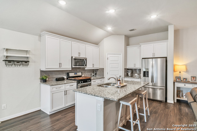 Listing photo id 3 for 13726 Quiet Fox