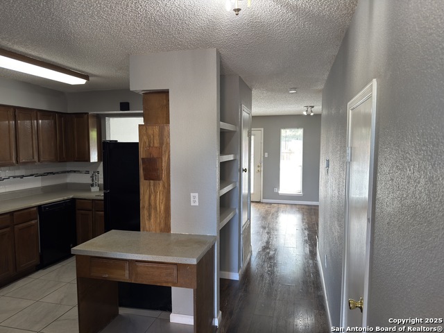 Image 2 of 14 For 4906 Ali Ave #1
