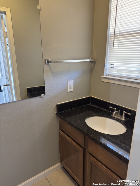 Image 6 of 14 For 4906 Ali Ave #1