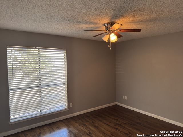 Image 9 of 14 For 4906 Ali Ave #1