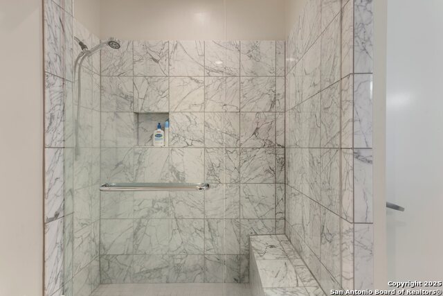 Image 16 of 39 For 610 Market Unit 2510