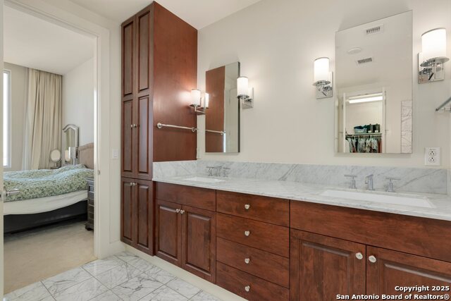 Image 17 of 39 For 610 Market Unit 2510