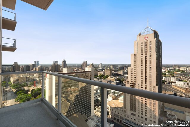 Image 20 of 39 For 610 Market Unit 2510