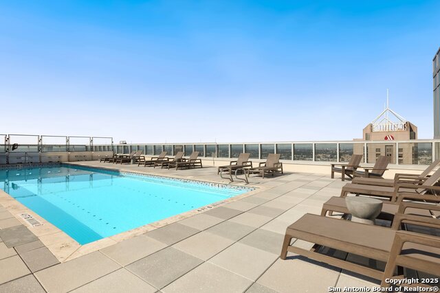 Image 21 of 39 For 610 Market Unit 2510