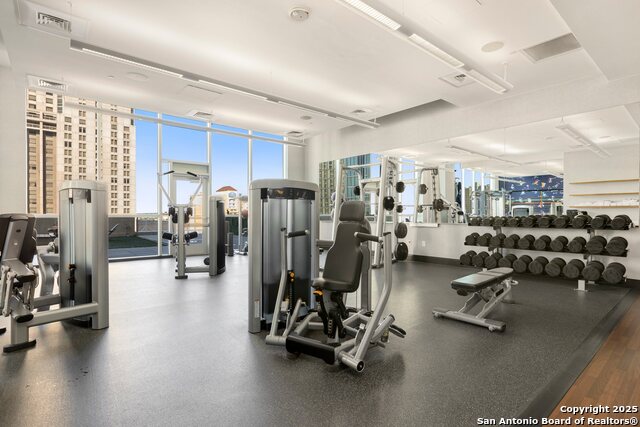 Image 28 of 39 For 610 Market Unit 2510