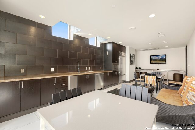 Image 31 of 39 For 610 Market Unit 2510