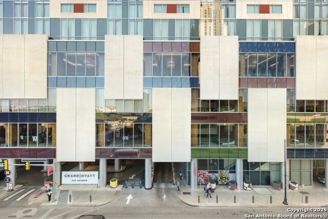 Image 35 of 39 For 610 Market Unit 2510