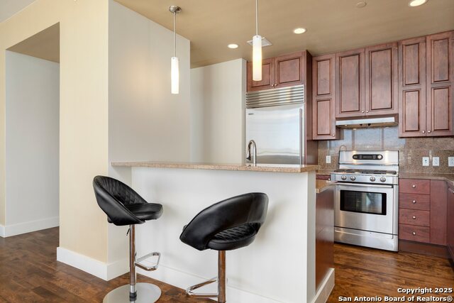 Image 8 of 39 For 610 Market Unit 2510